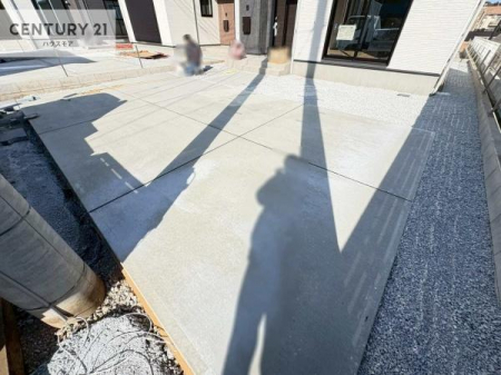 ���ԏ�@���ԃX�y�[�X��2�䕪����܂��I�Z�J���h�J�[�͂������A�o�C�N�⎩�]�ԂȂǂ��u���ꏊ�ɍ���܂���B