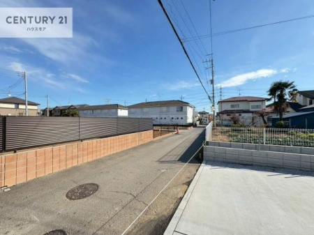 ���̑����n�@�O�ʓ��H��4���I�z����ǍD�ȗ��n�ł��B
�Ԍɓ��ꂪ���ȕ������S�ł��ˁB