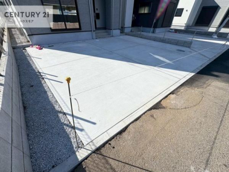 ���ԏ�@���ԃX�y�[�X��2�䕪����܂��I�Z�J���h�J�[�͂������A�o�C�N�⎩�]�ԂȂǂ��u���ꏊ�ɍ���܂���B