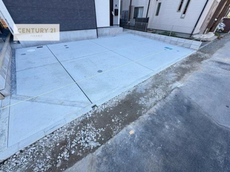 ���ԏ�@���ԃX�y�[�X��2�䕪����܂��I�Z�J���h�J�[�͂������A�o�C�N�⎩�]�ԂȂǂ��u���ꏊ�ɍ���܂���B
