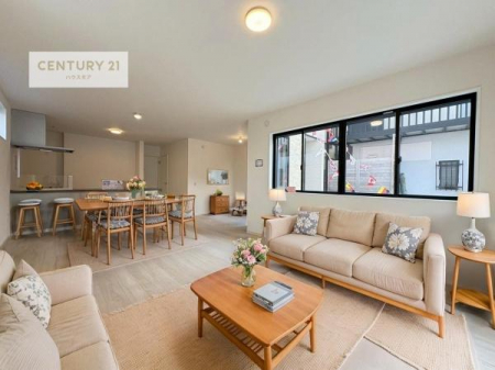 ���r���O�@�Ƌ��CG�p�[�X�ł��B�J�����̂���L�XLDK�I�\�t�@�[��_�C�j���O�e�[�u����u���Ă������ɂȂ�Ȃ��̂ŉ��K�ɉ߂����܂��I�R�~���j�P�[�V���������₷�����r���O�ł��I