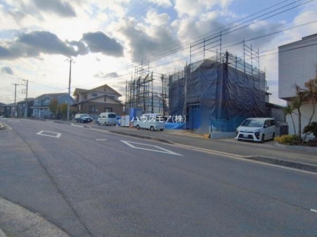 ���̑����n�@�O�ʓ��H��16���I�z����ǍD�ȗ��n�ł��B
�Ԍɓ��ꂪ���ȕ������S�ł��ˁB�y���n���w��J�Ò��z