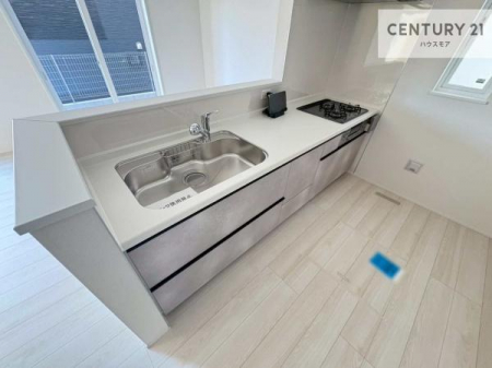 �L�b�`���@��l�C�̑Ζʎ��V�X�e���L�b�`�����̗p���Ă��܂��I���Ƒ��̃R�~���j�P�[�V���������R�Ƒ�����݌v�ł��B
���q�l�ɂ��ڂ��͂��̂Ŋ������ł��ˁB�L�X�g���ĉ��K�ɍ�Ƃ��i�݂܂��B