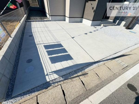 ���ԏ�@���ԃX�y�[�X��2�䕪����܂��I�Z�J���h�J�[�͂������A�o�C�N�⎩�]�ԂȂǂ��u���ꏊ�ɍ���܂���B