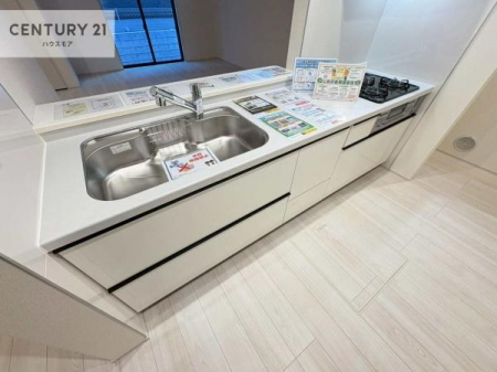 �L�b�`���@��Ƃ肠�钲���X�y�[�X�ō�Ƃ����₷�����K�ȃL�b�`���ł��I
���q�l�ƈꏏ�ɂ��َq������y���߂�L�X�X�y�[�X�ł��B�y�����������ԂɂȂ肻���ł��ˁI