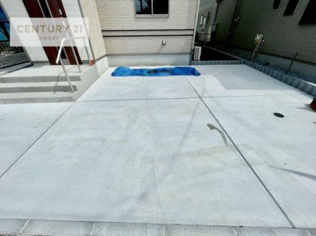 ���ԏ�@���ԃX�y�[�X��2�䕪����܂��I�Z�J���h�J�[�͂������A�o�C�N�⎩�]�ԂȂǂ��u���ꏊ�ɍ���܂���B