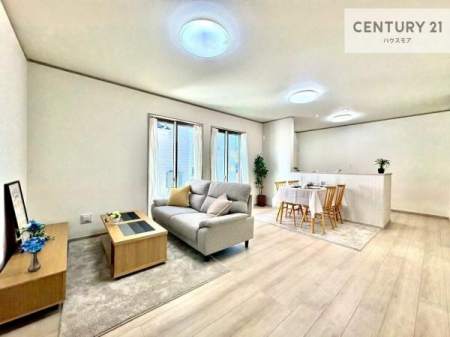 ���r���O�@�S�n�ǂ����r���O�͉Ƒ������R�ƏW�܂�܂��B�Ƒ��c�R�̎��Ԃ����������ł��B���Ƒ��ƁA����w�[���������Ԃ��߂��������ł��ˁB