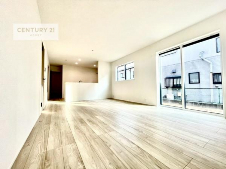 ���r���O�@�D�����z���܂肪���r���O����ł���ċ��S�n�̗ǂ���Ԃ����o���Ă���܂��I
���R�ƉƑ����W����b��������S�n�悢��ԁI