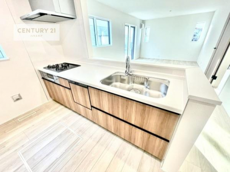 �L�b�`���@��l�C�̑Ζʎ��V�X�e���L�b�`�����̗p���Ă��܂��I���Ƒ��̃R�~���j�P�[�V���������R�Ƒ�����݌v�ł��B
���q�l�ɂ��ڂ��͂��̂Ŋ������ł��ˁB���[�͂�����܂��I