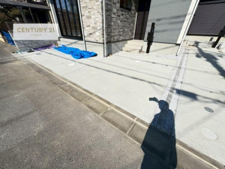 ���ԏ�@���ԃX�y�[�X��2�䕪����܂�(�Ԏ�ɂ��)�I�Z�J���h�J�[�͂������A�o�C�N�⎩�]�ԂȂǂ��u���ꏊ�ɍ���܂���B