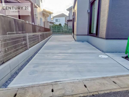 ���ԏ�@���ԃX�y�[�X��2�䕪����܂��I�Z�J���h�J�[�͂������A�o�C�N�⎩�]�ԂȂǂ��u���ꏊ�ɍ���܂���B