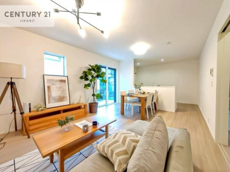 ���r���O�@��؂ȉƑ����W�܂邩�炱��LDK�ɂ͂�����肽���B
�q�����������C�ɏ΂��Ȃ��瑖�����Ă���p�����������u�L���Ƃɂ��ėǂ������v�Ǝv���u�Ԃł��B