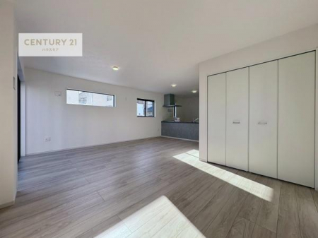 ���r���O�@��؂ȉƑ����W�܂邩�炱��LDK�ɂ͂�����肽���B
�q�����������C�ɏ΂��Ȃ��瑖�����Ă���p�����������u�L���Ƃɂ��ėǂ������v�Ǝv���u�Ԃł��B