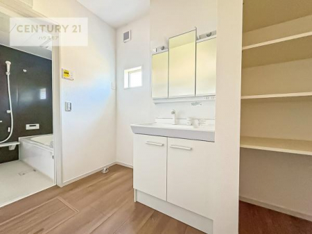 ���ʑ�E���ʏ��@���[�����Ղ�̐��ʎ��I���l���X�y�[�X���������܂��B���p�i�̃X�g�b�N��o�X�^�I�����X�b�L���Ǝ��[�ł��Ď��o���₷���I����肪�X�b�L���Еt���ċC�����̗ǂ���ԁI