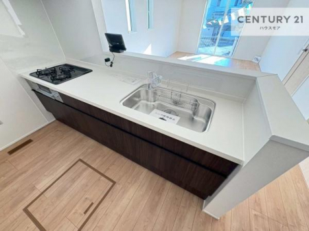 �L�b�`���@��l�C�̑Ζʎ��V�X�e���L�b�`�����̗p���Ă��܂��I���Ƒ��̃R�~���j�P�[�V���������R�Ƒ�����݌v�ł��B
���q�l�ɂ��ڂ��͂��̂Ŋ������ł��ˁB�L�X�g���ĉ��K�ɍ�Ƃ��i�݂܂��B