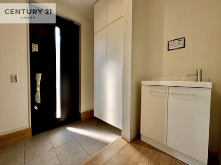 ���ց@�V���[�Y�{�b�N�X�t���Ȃ̂ŁA���ւ��Еt�����|�������₷���ł��I
�X�b�L���������ւŌ˂��J�����u�ԁA�������̂���S�n������Ԃ��o�}���Ă���܂��B
