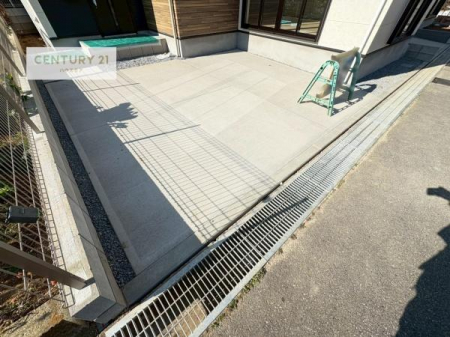 ���ԏ�@���ԃX�y�[�X��2�䕪����܂��I�Z�J���h�J�[�͂������A�o�C�N�⎩�]�ԂȂǂ��u���ꏊ�ɍ���܂���B