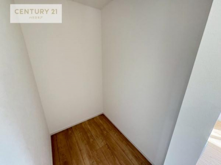 ���[�@�E�H�[�N�C���N���[�[�b�g�t���ł��B��������̂��m���Ȃǂ����[���Ă��������ł��ˁI���ɂ���@�������ȂǋG�ߕ��̑傫�ȉƓd�����[�ł��܂��B