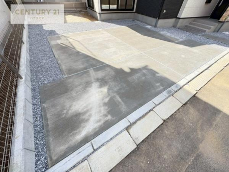 ���ԏ�@���ԃX�y�[�X��2�䕪����܂��I�Z�J���h�J�[�͂������A�o�C�N�⎩�]�ԂȂǂ��u���ꏊ�ɍ���܂���B