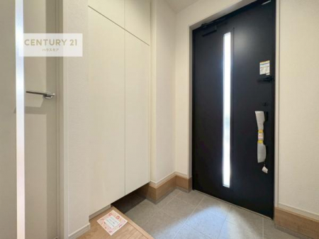 ���ց@�V���[�Y�{�b�N�X�t���Ȃ̂ŁA���ւ��Еt�����|�������₷���ł��I
�X�b�L���������ւŌ˂��J�����u�ԁA�������̂���S�n������Ԃ��o�}���Ă���܂��B