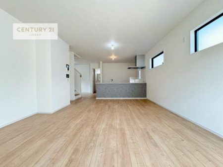 ���r���O�@�S�n�ǂ����r���O�͉Ƒ������R�ƏW�܂�܂��B�Ƒ��c�R�̎��Ԃ����������ł��B���Ƒ��ƁA����w�[���������Ԃ��߂��������ł��ˁB