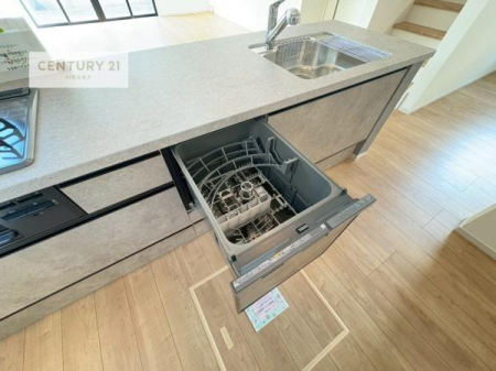 �L�b�`���@�H��@�t���̃L�b�`���ł��I�Z���������r��h�~�Ƃ��đ�ϊ��􂷂�֗��Ȏd�l�ł��I�r���g�C���Ȃ̂ŃL�b�`���̏ꏊ����炸�����X�y�[�X���L���g�����Ƃ��o���܂��I