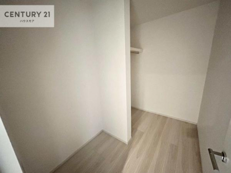 ���[�@�t�@�~���[�N���[�N��������Z�܂��́A���[�͂Ɖ��K�������˔������ґ�ȋ�Ԑ݌v�B�ߗނ�o�b�O�A�G�ߕ��܂łЂƂ܂Ƃ߂ɂł��A���X�̐������ڂ������ƃX�}�[�g�ɁI