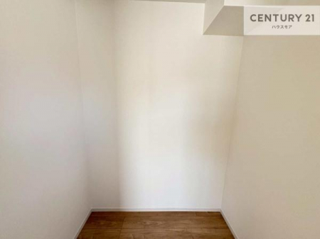 ���[�@�E�H�[�N�C���N���[�[�b�g�t���ł��B��������̂��m���Ȃǂ����[���Ă��������ł��ˁI���ɂ���@�������ȂǋG�ߕ��̑傫�ȉƓd�����[�ł��܂��B