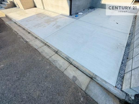 ���ԏ�@���ԃX�y�[�X��2�䕪����܂��I�Z�J���h�J�[�͂������A�o�C�N�⎩�]�ԂȂǂ��u���ꏊ�ɍ���܂���B