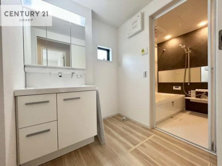 ���ʑ�E���ʏ��@�O�ʋ��d�l�̐��ʏ��́A�g�����Ȃ݂����₷������I���͎��[�ɂȂ��Ă��܂��B�h���C���[�₨���ϓ����Еt������̂Ő��ʑ������X�b�L���ƌ����邱�Ƃ��o���܂��I