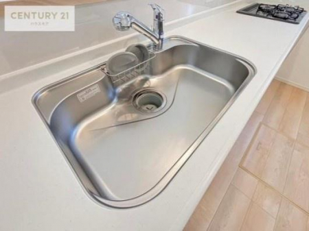 ���d�l�ʐ^(�L�b�`���j�@��Ƃ肠�钲���X�y�[�X�ō�Ƃ����₷�����K�ȃL�b�`���ł��I
���q�l�ƈꏏ�ɂ��َq������y���߂�L�X�X�y�[�X�ł��B���[���L�x�Ȃ̂ł�������Ƃ�����ԂŒ������ł������ł��ˁB�y���d�l�ʐ^�z