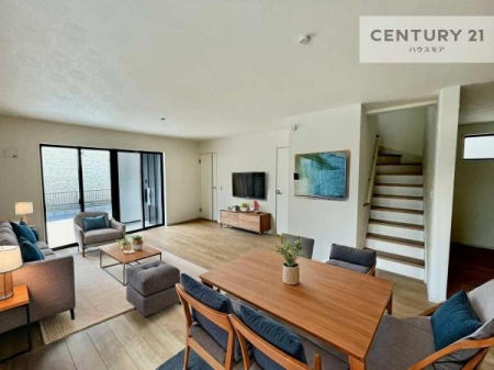 ���r���O�@�Ƌ��CG�p�[�X�ł��B�S�n�ǂ����r���O�͉Ƒ������R�ƏW�܂�܂��B�Ƒ��c�R�̎��Ԃ����������ł��B���Ƒ��ƁA����w�[���������Ԃ��߂��������ł��ˁB���邭�J���I�ȋ�Ԃł��B