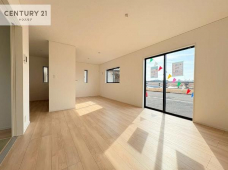 ���r���O�@�傫�ȑ����炽���Ղ�̗z���������閾�邢���r���O�B�J�����̂��郊�r���O�ŉƑ��c���̂��났�̎��Ԃ��߂����܂��I