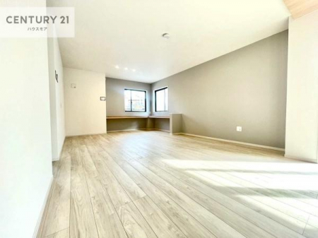 ���r���O�@�S�n�ǂ����r���O�͉Ƒ������R�ƏW�܂�܂��B�Ƒ��c�R�̎��Ԃ����������ł��B���Ƒ��ƁA����w�[���������Ԃ��߂��������ł��ˁB