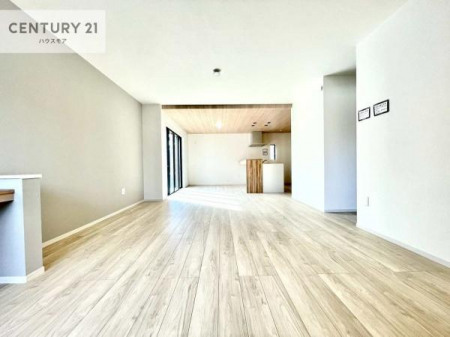 ���r���O�@�J�����̂���L�XLDK�I�\�t�@�[��_�C�j���O�e�[�u����u���Ă������ɂȂ�Ȃ��̂ŉ��K�ɉ߂����܂��I�R�~���j�P�[�V���������₷�����r���O�ł��I