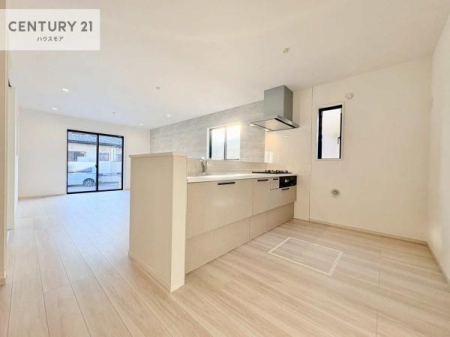 �L�b�`���@��l�C�̑Ζʎ��V�X�e���L�b�`�����̗p���Ă��܂��I���Ƒ��̃R�~���j�P�[�V���������R�Ƒ�����݌v�ł��B
���q�l�ɂ��ڂ��͂��̂Ŋ������ł��ˁI�L�X�g���ĉ��K�ɍ�Ƃ��i�݂܂��B