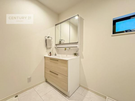 ���ʑ�E���ʏ��@�O�ʋ��d�l�̐��ʏ��́A�g�����Ȃ݂����₷������I���͎��[�ɂȂ��Ă��܂��B�h���C���[�₨���ϓ����Еt������̂Ő��ʑ������X�b�L���ƌ����邱�Ƃ��o���܂��I