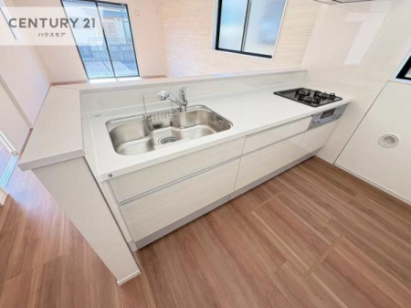 �L�b�`���@��l�C�̑Ζʎ��V�X�e���L�b�`�����̗p���Ă��܂��I���Ƒ��̃R�~���j�P�[�V���������R�Ƒ�����݌v�ł��B
���q�l�ɂ��ڂ��͂��̂Ŋ������ł��ˁB�L�X�g���ĉ��K�ɍ�Ƃ��i�݂܂��B