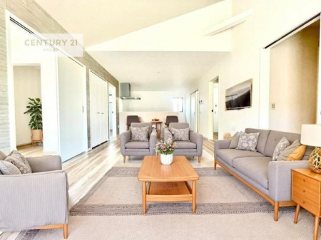 ���r���O�@�Ƌ��CG�p�[�X�ł��B��؂ȉƑ����W�܂邩�炱��LDK�ɂ͂�����肽���B
�q�����������C�ɏ΂��Ȃ��瑖�����Ă���p�����������u�L���Ƃɂ��ėǂ������v�Ǝv���u�Ԃł��B