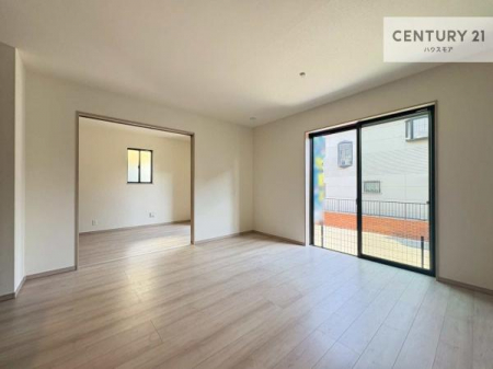 ���r���O�@�傫�ȑ����炽���Ղ�̗z���������閾�邢���r���O�B�J�����̂��郊�r���O�ŉƑ��c���̂��났�̎��Ԃ��߂����܂��I