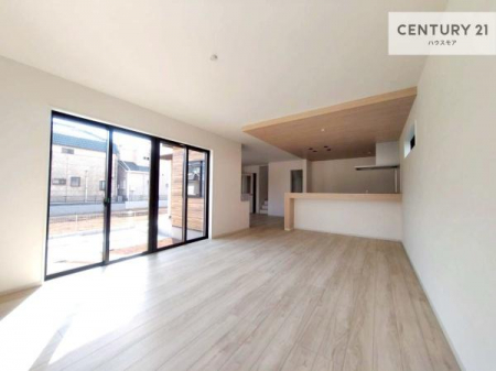 ���r���O�@�傫�ȑ����炽���Ղ�̗z���������閾�邢���r���O�B�J�����̂��郊�r���O�ŉƑ��c���̂��났�̎��Ԃ��߂����܂��I