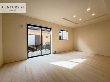 ���r���O�@�D�����z���܂肪���r���O����ł���ċ��S�n�̗ǂ���Ԃ����o���Ă���܂��I
���났�̎��Ԃ��߂����܂��I