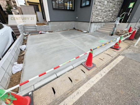 ���ԏ�@���ԃX�y�[�X��2�䕪����܂��I�Z�J���h�J�[�͂������A�o�C�N�⎩�]�ԂȂǂ��u���ꏊ�ɍ���܂���B