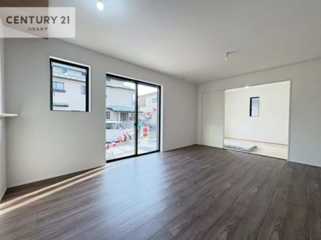 ���r���O�@�傫�ȑ����炽���Ղ�̗z���������閾�邢���r���O�B�J�����̂��郊�r���O�ŉƑ��c���̂��났�̎��Ԃ��߂����܂��I