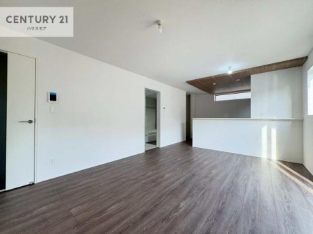 ���r���O�@�J�����̂���L�XLDK�I�\�t�@�[��_�C�j���O�e�[�u����u���Ă������ɂȂ�Ȃ��̂ŉ��K�ɉ߂����܂��I�R�~���j�P�[�V���������₷�����r���O�ł��I