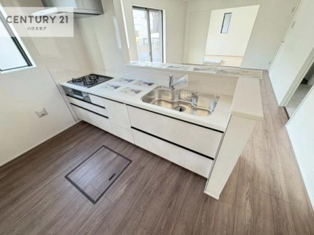 �L�b�`���@��l�C�̑Ζʎ��V�X�e���L�b�`�����̗p���Ă��܂��I���Ƒ��̃R�~���j�P�[�V���������R�Ƒ�����݌v�ł��B
���q�l�ɂ��ڂ��͂��̂Ŋ������ł��ˁI�L�X�g���ĉ��K�ɍ�Ƃ��i�݂܂��B