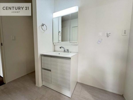 ���ʑ�E���ʏ��@�O�ʋ��d�l�̐��ʏ��́A�g�����Ȃ݂����₷������I���͎��[�ɂȂ��Ă��܂��B�h���C���[�₨���ϓ����Еt������̂Ő��ʑ������X�b�L���ƌ����邱�Ƃ��o���܂��I