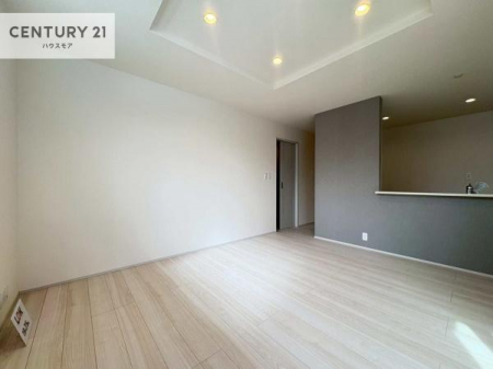 ���r���O�@��؂ȉƑ����W�܂邩�炱��LDK�ɂ͂�����肽���B
�q�����������C�ɏ΂��Ȃ��瑖�����Ă���p�����������u�L���Ƃɂ��ėǂ������v�Ǝv���u�Ԃł��B