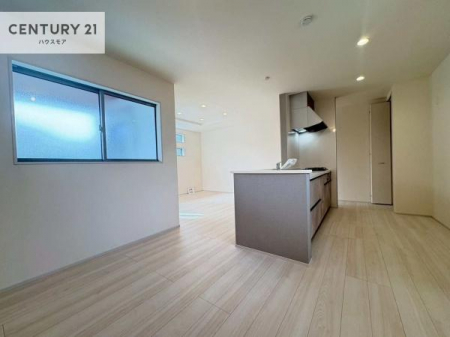 ���r���O�@�S�n�ǂ����r���O�͉Ƒ������R�ƏW�܂�܂��B�Ƒ��c�R�̎��Ԃ����������ł��B���Ƒ��ƁA����w�[���������Ԃ��߂��������ł��ˁB