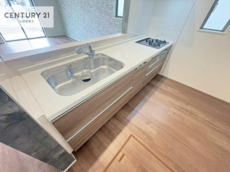 �L�b�`���@��l�C�̑Ζʎ��V�X�e���L�b�`�����̗p���Ă��܂��I���Ƒ��̃R�~���j�P�[�V���������R�Ƒ�����݌v�ł��B
���q�l�ɂ��ڂ��͂��̂Ŋ������ł��ˁI�L�X�g���ĉ��K�ɍ�Ƃ��i�݂܂��B